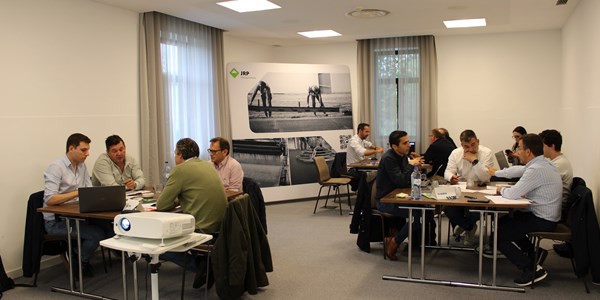 Técnicos do Grupo TPB em brainstorming sobre juntas de construção